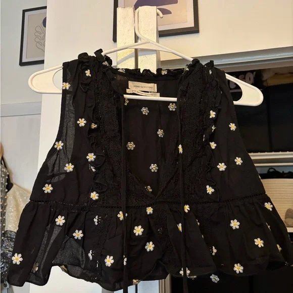 Black Floral Sleeveless Top - Picture 2 of 4